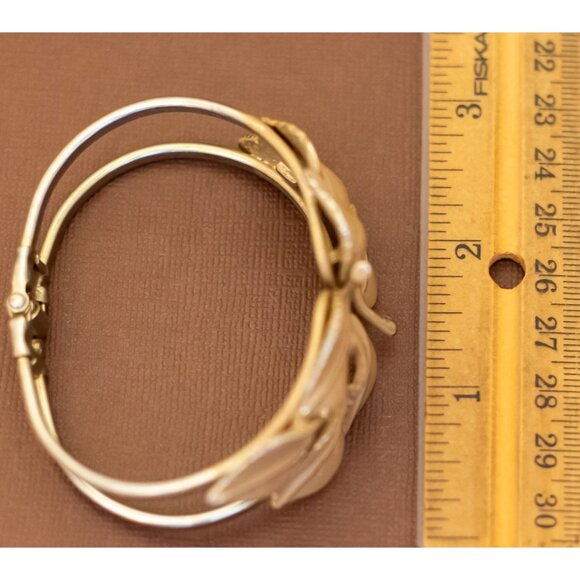 7 inch, Vintage Gold Tone Intricate Leaves Elegant Hinge Bangle - U26 - Picture 3 of 3